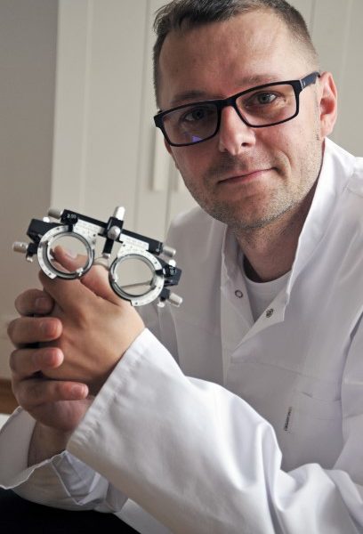 W jakich sytuacjach Polacy sięgają na po okulary? Wyniki najnowszego raportu