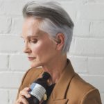 Siwe włosy? Wszystko o siwych włosach, fryzjerskim okiem